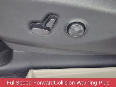 Used 2023 Chrysler Pacifica Touring-L FWD image 14