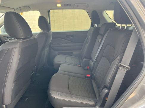 Used 2025 Nissan Pathfinder SV image 28