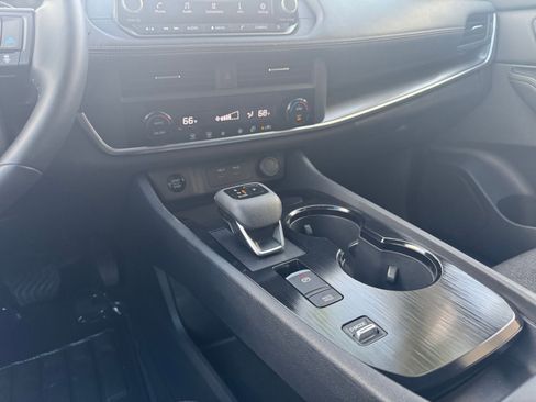 Used 2025 Nissan Rogue SV image 43