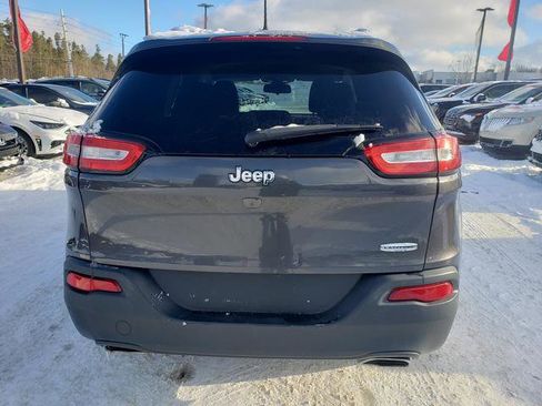Used 2016 Jeep Cherokee Latitude image 4
