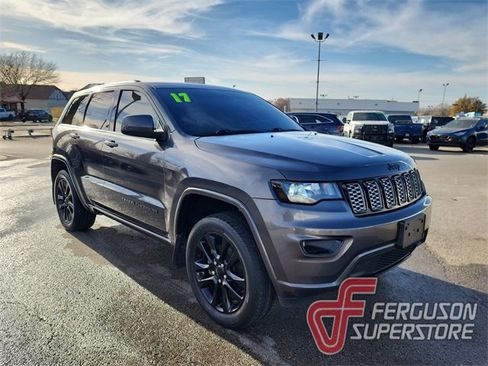 Used 2017 Jeep Grand Cherokee Altitude image 1