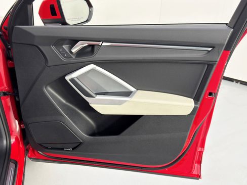 Used 2023 Audi Q3 2.0T Premium Plus image 43