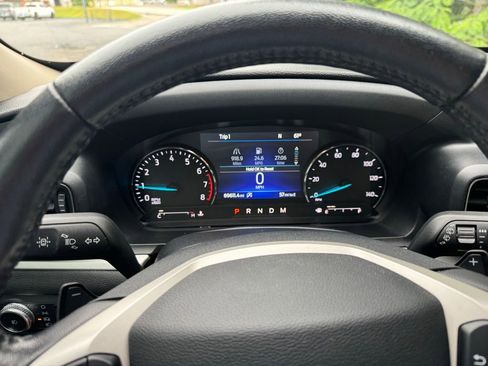 Used 2021 Ford Explorer XLT w/ Equipment Group 202A AWD/4WD image 19
