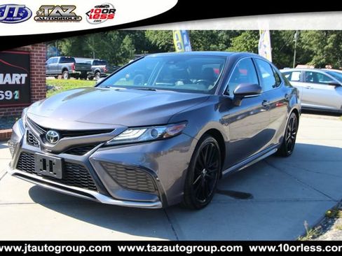 Used 2021 Toyota Camry XSE FWD image 3