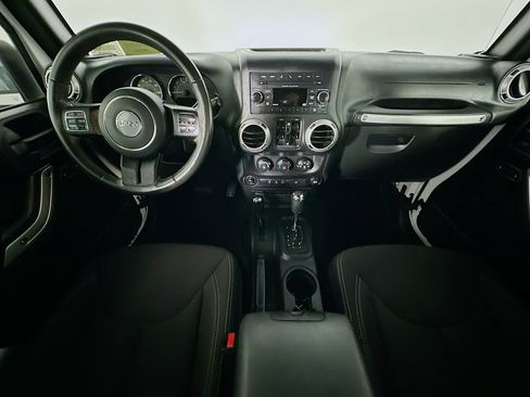 Used 2018 Jeep Wrangler Unlimited Sahara w/ Connectivity Group AWD/4WD image 10