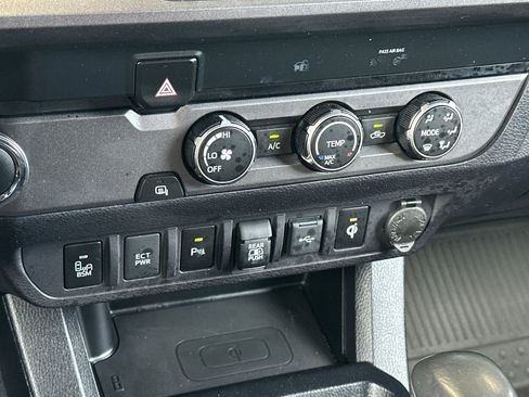 Certified 2020 Toyota Tacoma TRD Sport w/ Technology Package RWD image 18