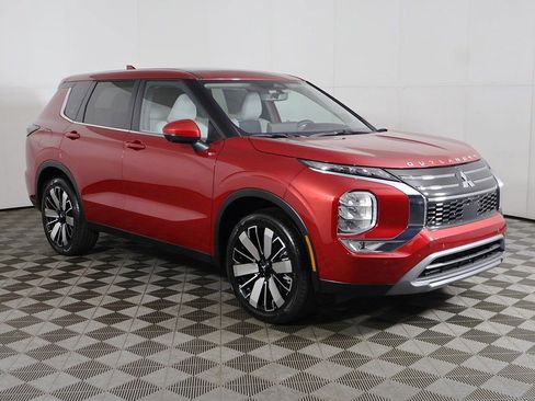 New 2025 Mitsubishi Outlander SE FWD image 2