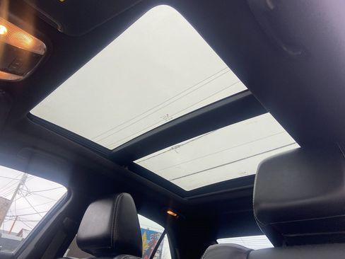 Used 2016 Chrysler 300 S w/ 300S Premium Group image 12