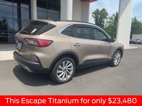 Used 2021 Ford Escape Titanium w/ Titanium Elite Package AWD/4WD image 19