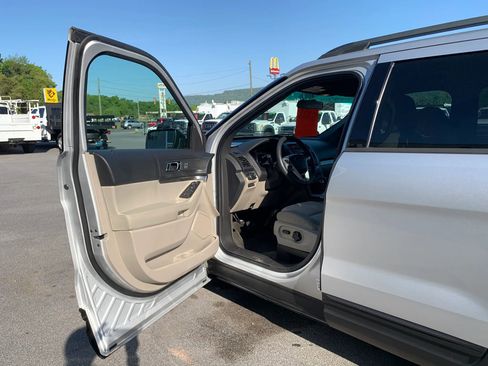 Used 2013 Ford Explorer 4WD w/ Class III Trailer Tow Pkg image 7