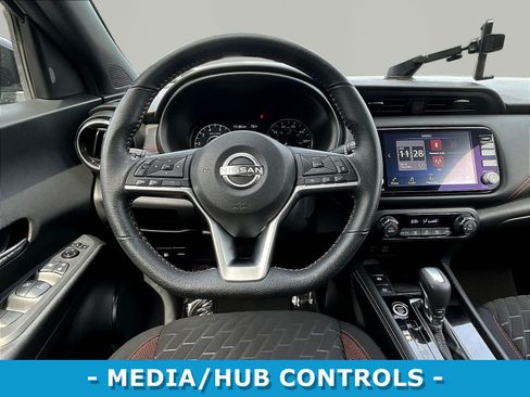 Used 2022 Nissan Kicks SR w/ Interior Electronics Package FWD image 8