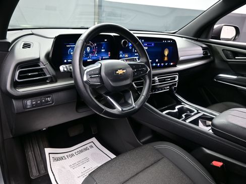 Used 2024 Chevrolet Traverse LT AWD/4WD image 16