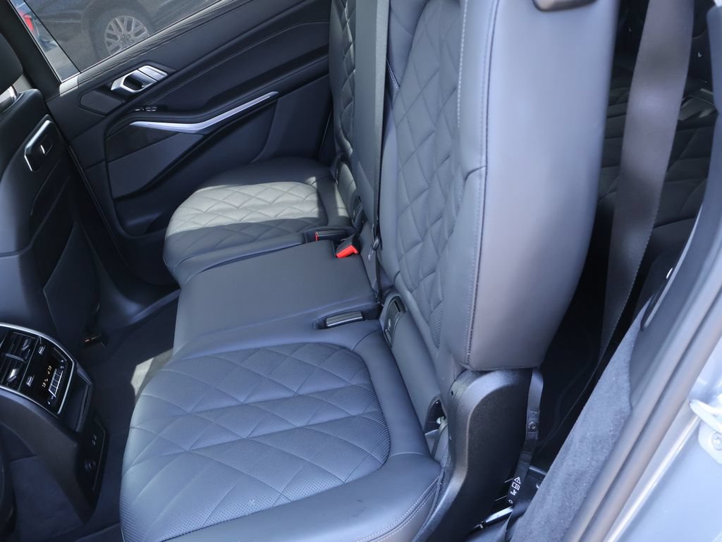Used 2025 BMW X7 xDrive40i AWD/4WD image 16