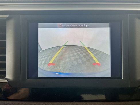 Used 2020 Chrysler Voyager LX image 20