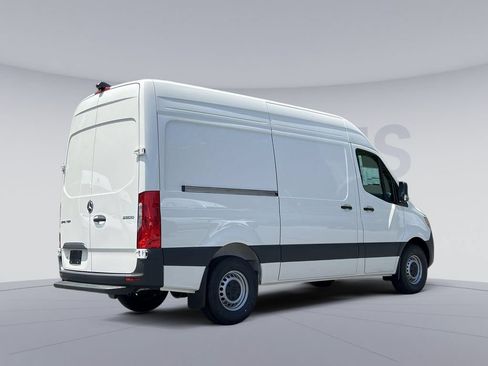 Used 2025 Mercedes-Benz Sprinter 2500 image 5