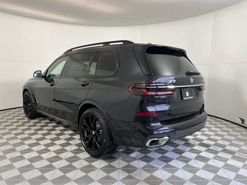 Used 2025 BMW X7 xDrive40i w/ M Sport Package image 5