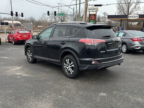 Used 2018 Toyota RAV4 LE image 3