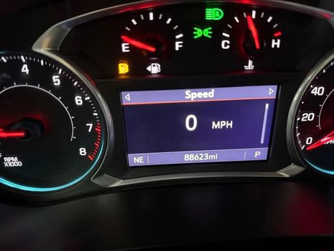 Used 2022 Chevrolet Traverse LT FWD image 22