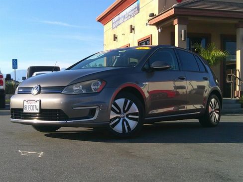 Used 2016 Volkswagen e-Golf SE w/ DC Fast Charging Package image 1