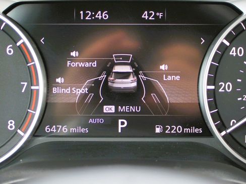 Used 2023 Nissan Rogue S AWD/4WD image 12