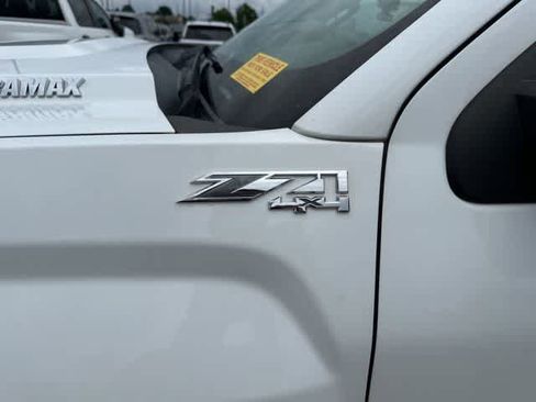 Used 2018 GMC Sierra 2500 SLT w/ Duramax Plus Package AWD/4WD image 4