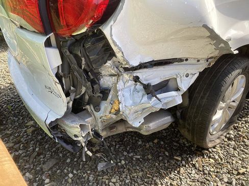 Used 2017 Chrysler Pacifica Touring-L image 2