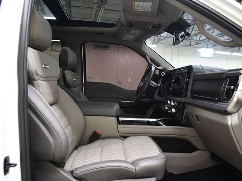 Used 2025 Ford F450 Platinum w/ Platinum Plus Package AWD/4WD image 12