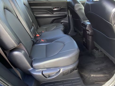Certified 2025 Toyota Grand Highlander AWD image 12