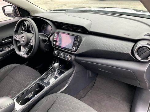 Used 2023 Nissan Kicks SV image 13