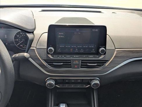 Used 2025 Nissan Altima 2.5 SV image 10