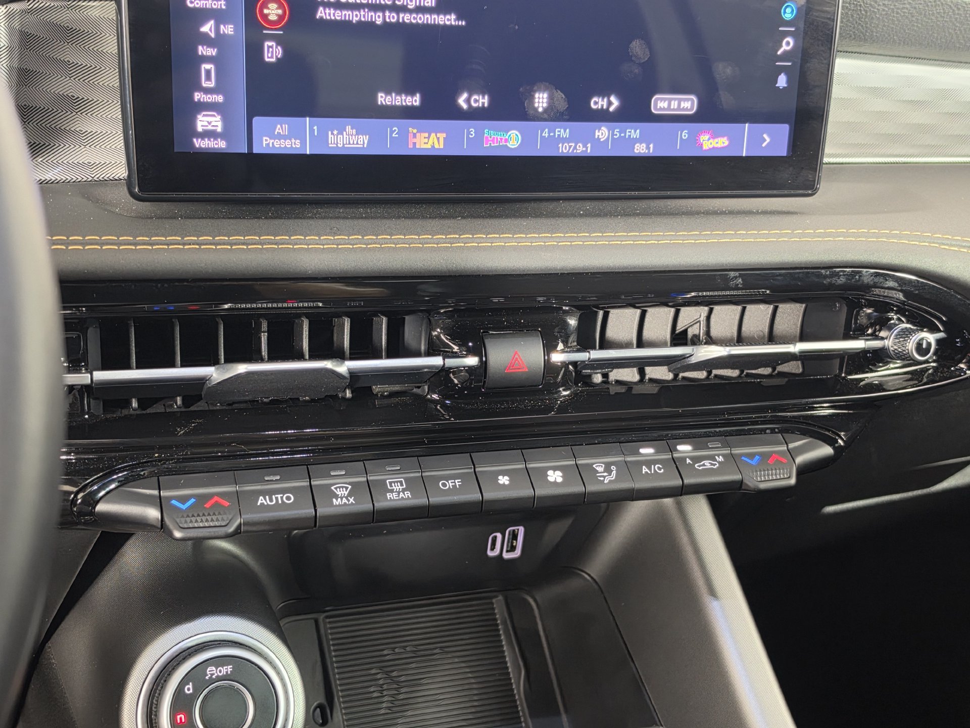 Used 2025 Alfa Romeo Tonale w/ Premium Package AWD/4WD image 25