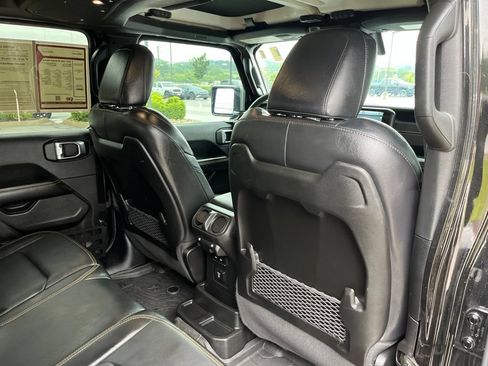 Used 2024 Jeep Wrangler Unlimited Sahara w/ Technology Group AWD/4WD image 22