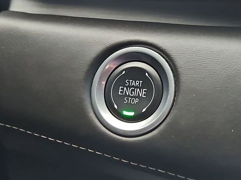 Used 2024 Cadillac Escalade ESV Sport Platinum image 18