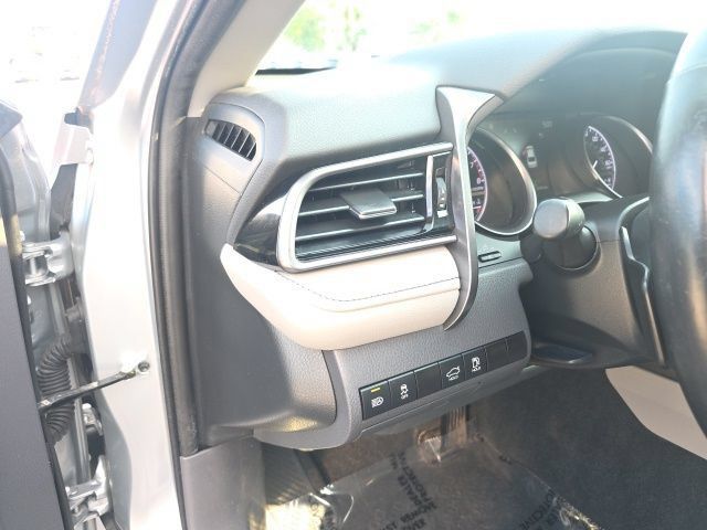 Used 2024 Toyota Camry SE AWD/4WD image 16