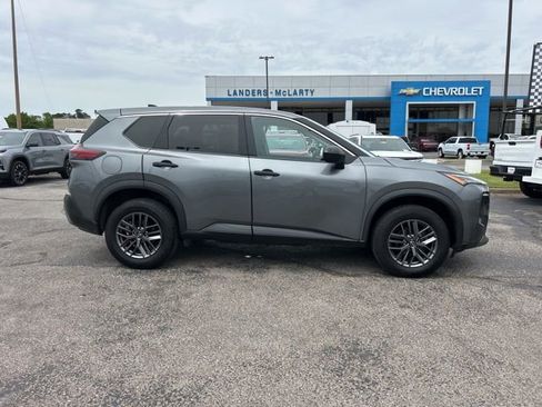 Used 2023 Nissan Rogue S AWD/4WD image 2