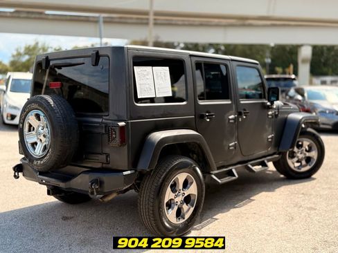 Used 2017 Jeep Wrangler Unlimited Sahara w/ Dual Top Group AWD/4WD image 7