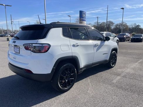 Used 2024 Jeep Compass Latitude w/ Convenience Group image 3