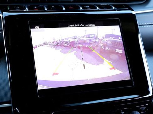 New 2025 Jeep Grand Cherokee L Laredo image 14