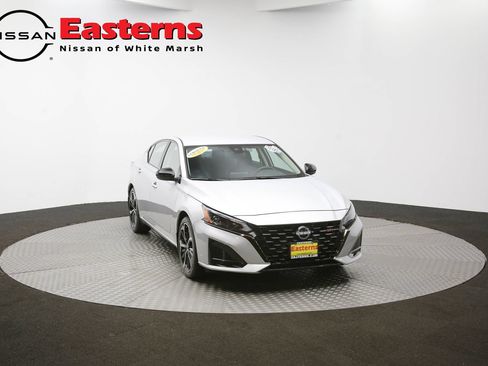 Used 2023 Nissan Altima 2.5 SR FWD image 46