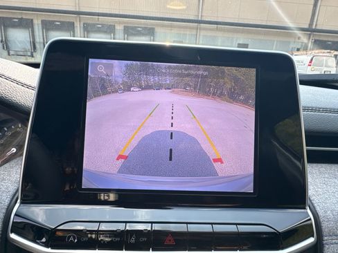 Used 2025 Jeep Compass Latitude image 29