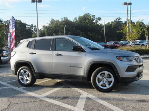 Used 2023 Jeep Compass Sport image 2