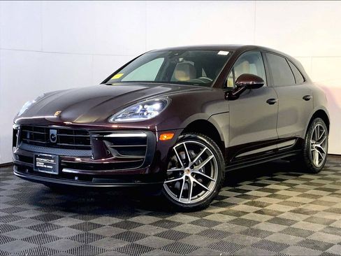 Certified 2024 Porsche Macan w/ Premium Plus Package AWD/4WD image 1