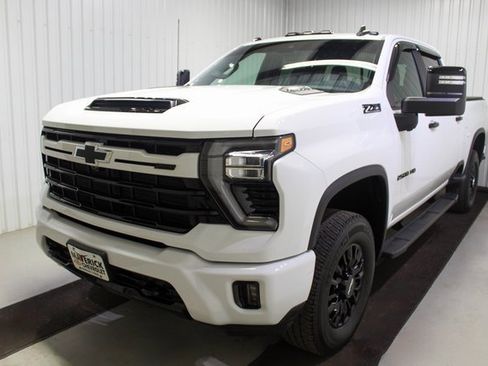 Used 2024 Chevrolet Silverado 2500 LT w/ Z71 Sport Edition image 3