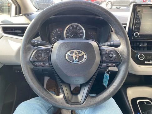 Used 2021 Toyota Corolla LE image 12