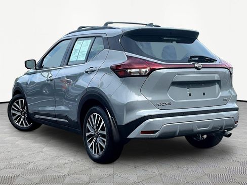 Used 2022 Nissan Kicks SR w/ Interior Electronics Package FWD image 4