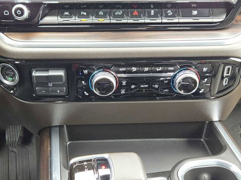 Certified 2024 GMC Sierra 1500 SLT w/ SLT Premium Package AWD/4WD image 20
