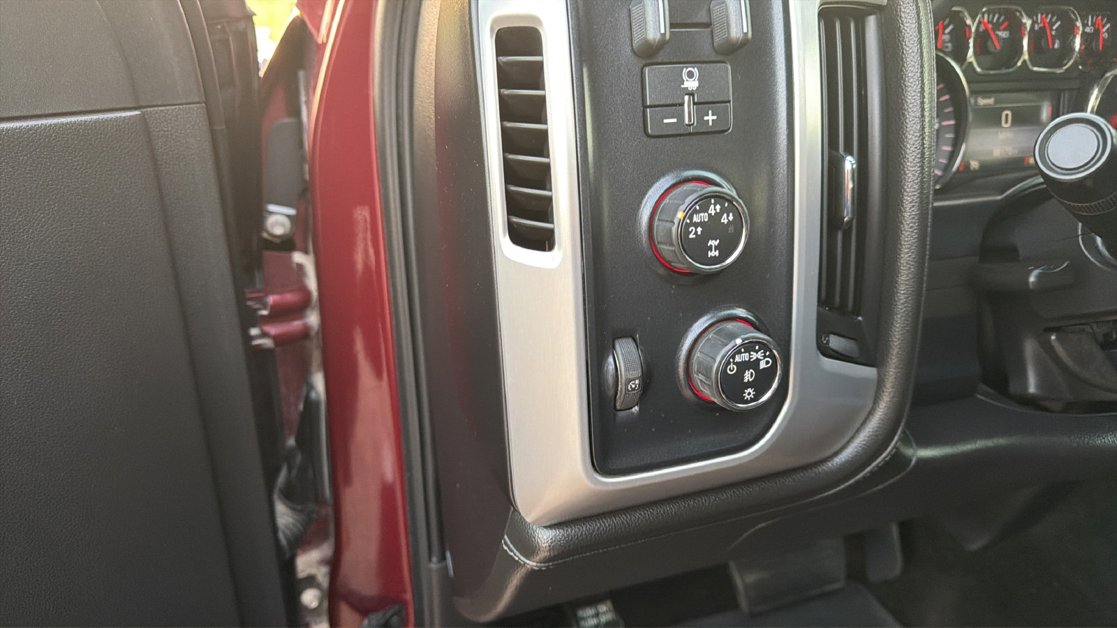 Used 2014 GMC Sierra 1500 SLE w/ SLE Value Package AWD/4WD image 21