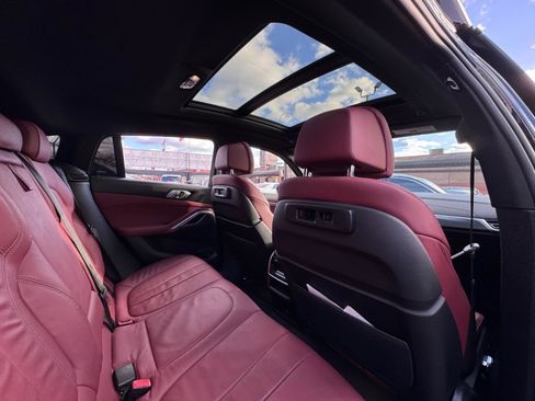 Used 2022 BMW X6 xDrive40i w/ M Sport Package image 26