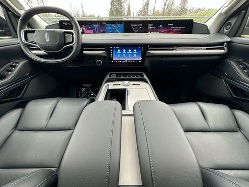 New 2025 Lincoln Navigator Reserve AWD/4WD image 22