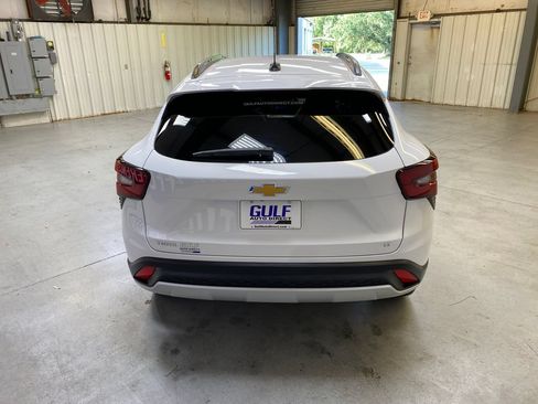 Used 2025 Chevrolet Trax LT FWD image 7